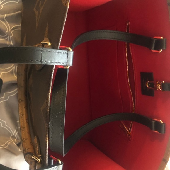 InTheGo MM LV tote - Picture 7 of 9